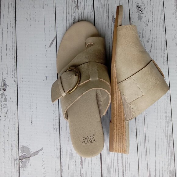 Frye and Co Quincey Toe Loop Sandals Sz 8.5 Taupe Low Wedge Buckle Strap Comfort - Picture 6 of 12